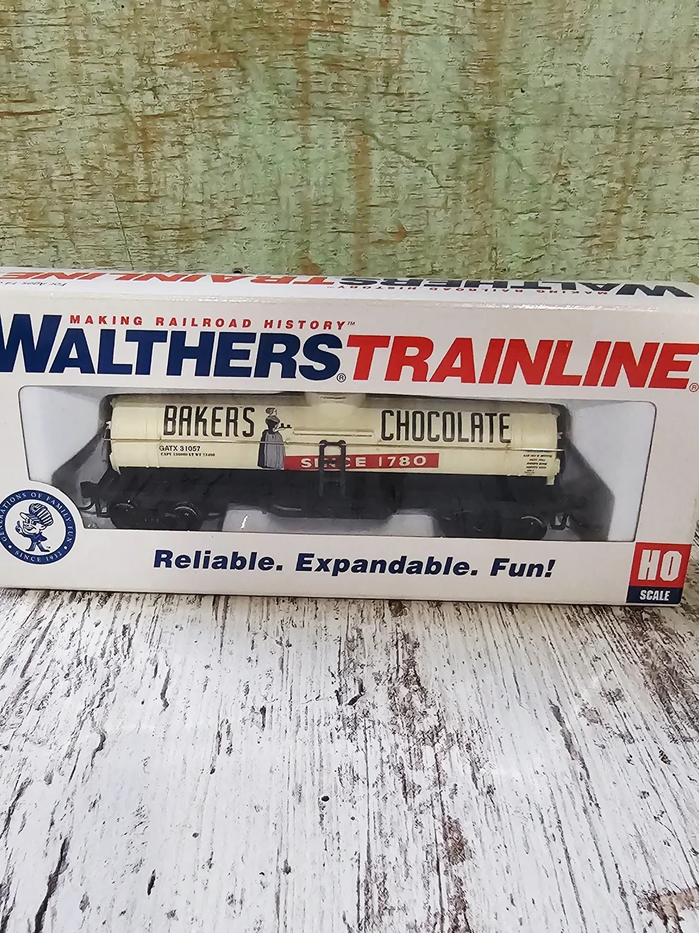 Walthers Trainline 931-1615 Baker's Chocolate HO Scale 40ft Tank Car
